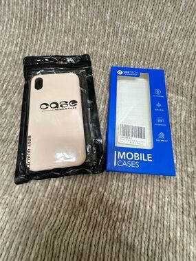 Apple IPhone XR silicone case and 2 screen protectors